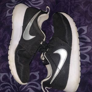 Nike roshe size 3.5